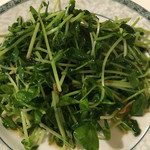 ゆるり 中華食堂 癒食同源 - 豆苗の強火にんにく炒め 680円。