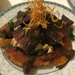 ゆるり 中華食堂 癒食同源 - 10月のおすすめメニュー 開きサンマの燻製椒麻ソース 680円。