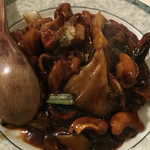 ゆるり 中華食堂 癒食同源 - 鶏肉とカシュナッツの香り唐辛子炒め 620円。