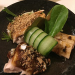 ゆるり 中華食堂 癒食同源 - 蒸し鶏三姉妹 380円。