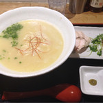 鶏白湯ラーメン