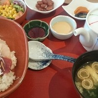 RESTAURANT 1899 OCHANOMIZU - 海鮮丼¥980＋茶漬け用の出汁¥50
