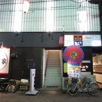 Smoke & Beer Bar Cheerz - 外観入口右側