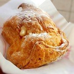 エブリイ - 料理写真:店内製造のシュークリーム120円