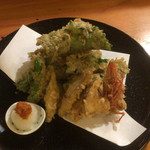 旬菜処 かもん - 白子とイワシのしそ巻き天ぷら
      