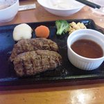 MoMo - MOMO網焼き和牛ハンバーグ 150g 1,180円 サラダ、スープ、ライスorパン、ソフトドリンク付