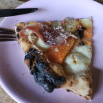 山岡ピザ - 2015.10　これも1/6焦げ目が何とも言えない