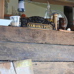 山岡ピザ - 2015.10　店内のディスプレイ