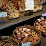 和泉屋傳兵衛 - 「お土産人気第1位」軽井沢ころころくるみ＠140円