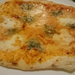 パスタイオ・コッコ - ゴルゴンゾーラとモッツァレラのピッツァ