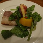 フォセッタ - 愛知県産イチジクと自家製ベーコンの白いバルサミコサラダ