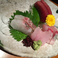 浅草 魚料理 遠州屋 - お造り（2〜3切れ食べてしまった後）