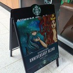 Starbucks - 外に掲示されている看板です。(2015年10月)