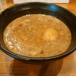 馳走麺 狸穴 - 【2015.10.31(土)】特製つけ麺(大盛・330g)1,000円のスープ