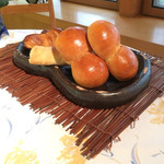 レストラン・マッカリーナ - 「JIN」のパン盛り合わせ