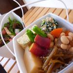 イシノナカ - たっぷりお惣菜の２段どんぶり弁当　￥850～