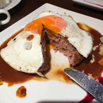 キッチン ハセガワ - 2015/10 デミクラスハンバーグ 980円に目玉焼き 100円のトッピング