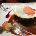 キッチン ハセガワ - 2015/10 デミクラスハンバーグ 980円に目玉焼き 100円のトッピング