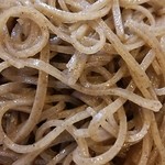 蕎麦切り　こばやし - 吟醸黒。つやつやで喉ごしがいいです。
