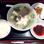 トウホクコウヤンテイ - ラム肉スープご飯付き（羊肉湯飯）600円