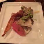 ボンメゾン - 戻りガツオの燻製　秋の根菜を添えて　880円(取り分けたところ)