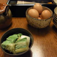 銀平 北新地店 - たべ放題な白菜のお漬物と使い放題のたまご