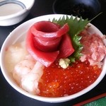 まぐろレストラン - 五色いくら丼定食