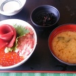 まぐろレストラン - 五色いくら丼定食１０００円(201510)