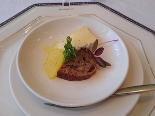 Brasserie Bourgogne - シュトーレン（クリスマス前に食べるパン）カマンベール