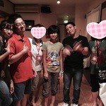 AGLAIA - ISLAND DINING & BAR - - 赤がオーナー木村さん、左は美人奥様、真ん中は娘ちゃん