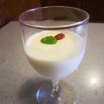 韓国料理マダン - 杏仁豆腐　350円