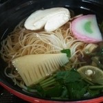 里 - 写真上の白っぽいのが松茸です。