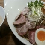 赤シャモジ - 特製つけめん(しょうゆ)840円！
      無化調つけめんうまい(*^￢^*)