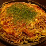 Okonomiyakiteppanizakayadaishou - 「肉玉そば」（720円）+「野菜W」（150円）