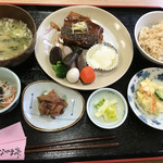 なかま亭 - サバの味噌煮定食(玄米) 700円。