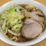 ラーメン二郎 - ラーメン 700円　麺半分・ヤサイ少なめ・ニンニク・カラメ・アブラ