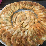 餃子専門店 四一餃子 - トリプル41餃子
                                中央=生姜、上半分=しそ、下半分=ノーマル