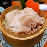 慶太郎餃子酒場 - 黒和豚のセイロ蒸し￥650
            蒸した黒豚はポン酢との相性抜群