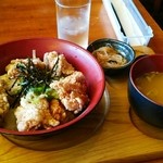 ダグアウト - 唐揚げ丼♪サクサク感が最高です♪