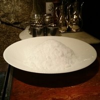 八王子うかい亭 - 鮑の岩塩蒸しに使う塩
