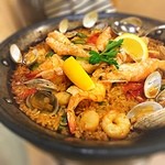 Louisiana mama - 海の幸たっぷり入ったパエリア☆
                        
                        魚介の旨味と野菜の甘味がお米にギュッと凝縮！テーブルのコンロの上で出されるので熱々♫お焦げ最高♡