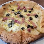 akamichi pizza - ベーコンのピザ