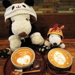 うさぎとぼく - 今日は阿倍野で人気の
      カフェ『うさぎとぼく』さんでカフェラテを頂くボキら。
      ラテアートを2種類描いてもらったよ。