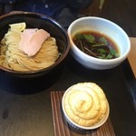 煮干し中華そば一燈 - 妻は端麗鶏つけ麺にメレンゲ