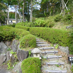 グリーンヒルズ草庵 - 建物への階段