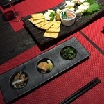 Jin - お通しとチーズ盛り合わせ