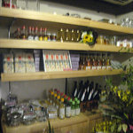 和酒バル KIRAZ - 店内の販売コーナー