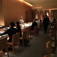 六緑 - 店内