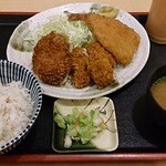 とんかつ大和楽 - カキフライ＆アジフライ＆黒豚メンチ定食（1180円）
