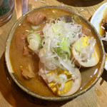 一間酒場　1丁目1番地 - 煮込み、玉子入り。